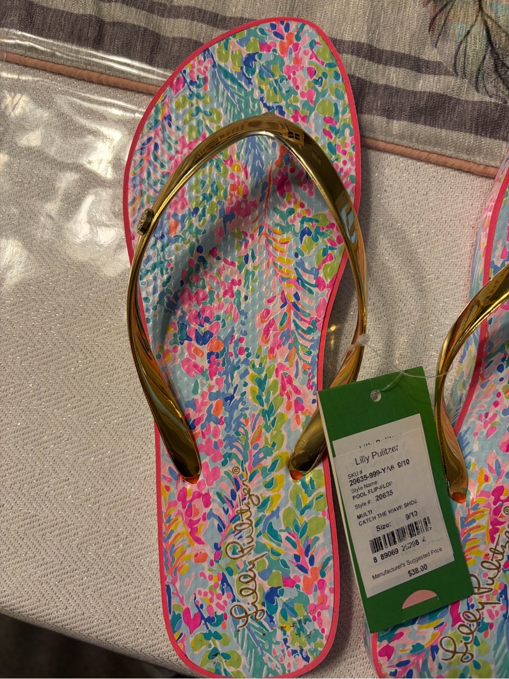 NWT Lilly Pulitzer Gold-strap Flip Flops “Catch the Wave print” size 9/10 - Picture 3 of 5